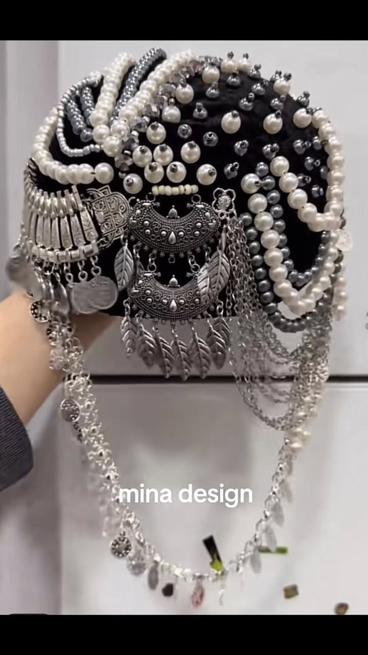 خانمە گوڵەكان گەر كڵاوێكی جوان و تایبەتتان دەوێت داوا بكەن لەسەر خواستی خۆتان بە جوانترین شێوە دروست دەكرێت بە گونجاو ترین نرخ  ***********🥰🦋👌
