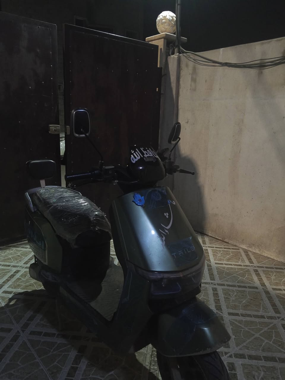 سلام عليكم 
ماطور شحن للبيع 
النوعيه تايلنج جديد
شرط بصمتين وسويج 
ثلاثه نمر 
لايت زينون عالي ناصي 
اشاير شغلات
الماطور جديد مامتعوب 
السعر 950وبي مجال بسيط
للاتصال ***********
بي واتساب 
***********
