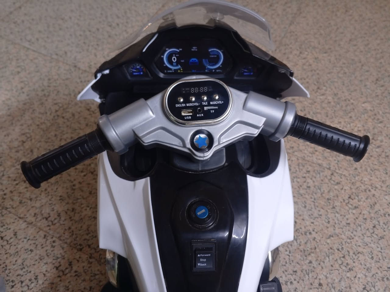 سلام عليكم عندي دراجة اطفال شحن للبيع شرط النظافة مستعملة  يومين فقط  للأستفسار الاتصال على الرقم ***********
