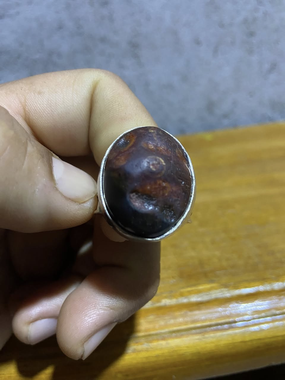 خاتم داودي مصور وجه احمر معروف شغل الحمر قديم وصياغه ثقيله خاتم تحفه متواجد خاص وتساب ***********
