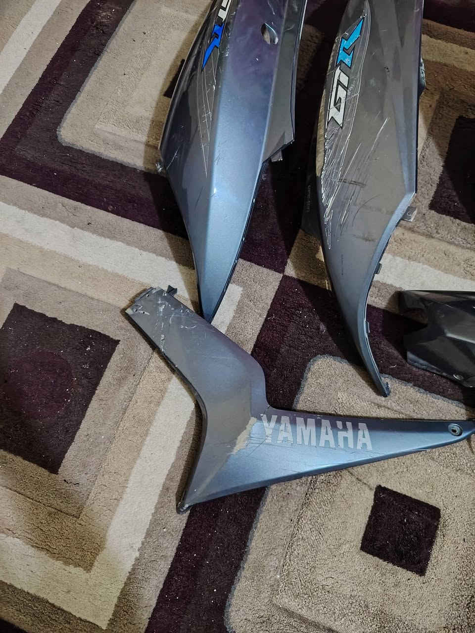 سلام عليكم كفر جيتي ار بي نواقص راس لايت وتريشه السعر 50 الف لان اصلي صح البجم بي ضرر بس الصلي....  سماعات تيربو اصلي اذا مو اصلي ترجعهن من ابيعلك بل باب مالتنه السعر 30 الف...  صالنصه بلادي اصلي السعر 35  ولكل حاجه فقلها العنوان بغداد مدينه الصدر  ـــ *********** شغال عل خط وبي وتساب فيس مامتواجد كلبي
