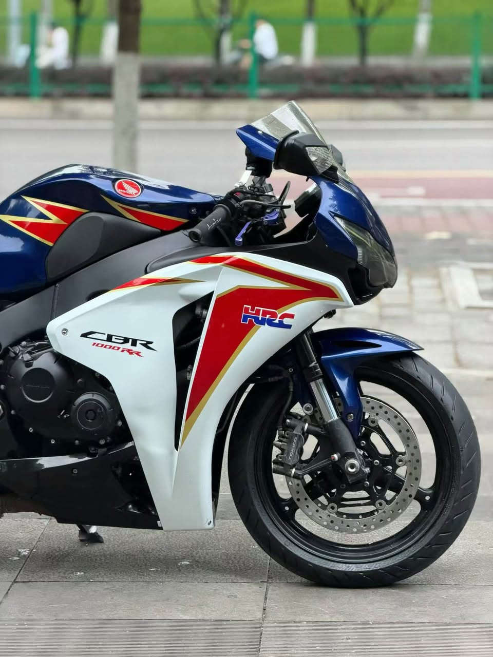 CBR1000RR
2011
$٣٩٠٠🔒

✅ ضمان محرك وقير – بدون أي حادث
✅ الدراجة موجودة خارج البلد

🚢 مدة الوصول إلى السليمانية:
⏳ من 45 إلى 90 يوم بعد الدفع

📞 أرقام التواصل:

 • ***********

‏‎📢 تنويه مهم:
أعزائي الكرام، جميع الدراجات النارية الموجودة خارج البلد تصل خلال 45–90 يوم.
.

أعلم أن بعض الناس تفاجأوا من الأسعار،
وأؤكد لكم بإذن الله سأحاول جعلها أرخص قدر الإمكان 🤝

🌹 شكر خاص لإدارة الكروب
کروپ فیسبوک https://www.facebook.com/share/g/1D8xBUZevA/?mibextid=wwXIfr
🎥 تابعونا على تيك توك:
‏👉 https://www.tiktok.com/@madeinjapan919
‏👉 https://www.tiktok.com/@samuraiskill1

📌 يمكنكم متابعتي على تيك توك لمشاهدة أحدث الدراجات
