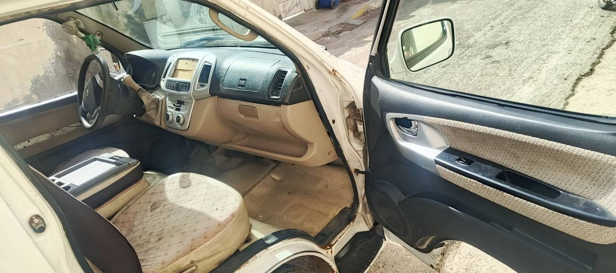 سلام عليكم جنبي ٢٠١٤ موصليه سياره جديده مكينه كير اكسن خير من الله صدر خلفي ولامامي نظيف تخم تاير جديد مدوشمة ودواخله نضيفه وشادله بردات سعره ٣٥ وبيه مجال 
موجود خاص او اتصال ***********
