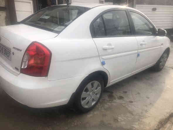 هونداي اكسنت خليجي مال شركه 
موديل ١٠ سياره كفاله عامه من ضربه وصبغ وبارد سياره جديده مكينه كير تبريد تخم تاير سياره جديده وكامله
رقم جديد سنويه جديده باسمي *********** مكينه١٦٠٠
