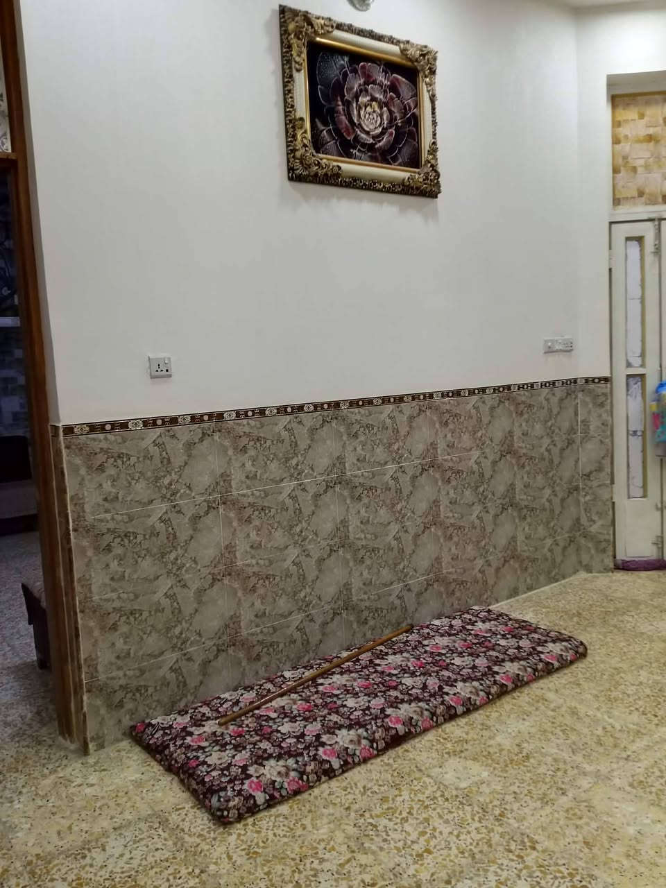بيت طابو زراعي سند ٢٥
المساحه ١٣٠ متر موقع البيت حي علي قماره مقابيل الحسينيه الزهراء ييعد عن الشارع الرئيسي ١٠٠ متر تقريبا
وعن شارع الطابو صرف ١٠٠ متر
محتويات البيت
غرفه نوم وحده
صاله واستقبال ومطبخ وصحيات خارجيه وداخليه على شارعين شارع الرئيسي ٨ متر سعر البيت ٧٠ وقابل للتفاوض للاستفسار والاتصال على الرقم التالي ***********
أو مراجعه مكتب دلاليه سيد عيد للعقارات شارع ٦٠ مجاور سلوان ابو الكاشي مقابيل اسواق ابو العبد شارع علي قماره
