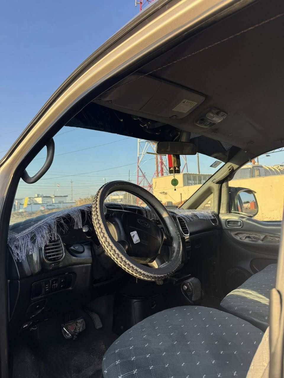 السلام عليكم ستاركس للبيع موديل ٢٠٠٧ 
رقم كركوك. تحويل ثاني يوم 
كير اتوماتيك محرك مفتوح صدر تايرات شاصي كلهن مكفولات تبريد منقص غاز. ابيع حزام  السعر ٨٠ وبيها مجال *********** مكان السياره الضلوعيه الجبور
