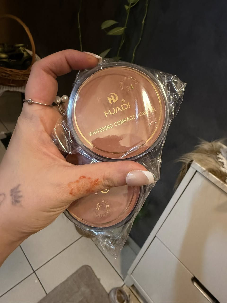 شوفو هاي أو مطلعتلي عبالي باودر مال بشره سمره بس من بحثت عنها طلعت اختراع يجنن تستخدم لكل درجات البشره هاي تغطيه قبل مكياج وقبل فونديشن تثبت المكياج وتمنع اللمعه وتنطي فد لون يجنن للمكياج وتضل ٢٤ساعه سعرهه بس٣٠٠٠


**إذا كنت صاحب هذا الإعلان وتريد حذفه لأي سبب، رجاءا أرسل رسالة إلى الدعم الفني**