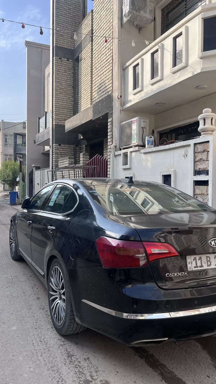 السلام عليكم كادنزا ( للبيع او مرواس )  2012 لون اسود
السياره مكينه كير تبريد صدر مابيهن شي سنوية جديده رقم جديد 
 فول مواصفات عدا البصمه  بيه ٤ قطع  صبغ  فقط اثر جراد ومصبوغ السعر 100 .. شعندك نزل  
مكانها  بغداد الدورة 
***********
