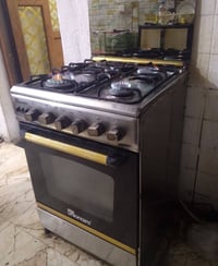 طباخ ٤ عيون • عين يرادله تنظيف • للبيع