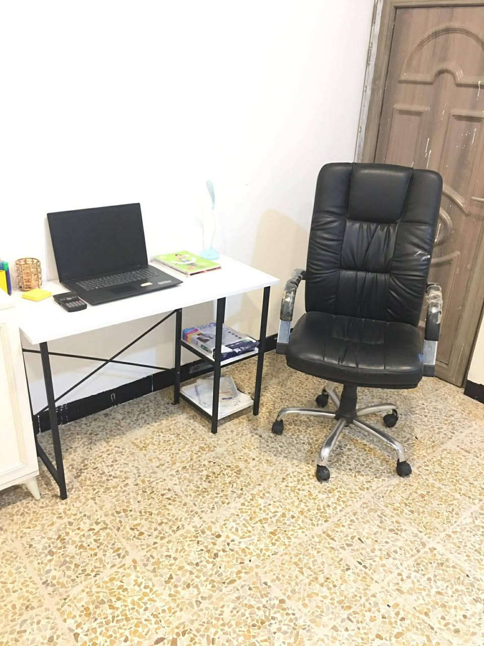 للبيع الميز + الكرسي السعر 110 العنوان يارمجه زيونة قرب @إشارة جامع الايمان فقط الميز والكرسي


**إذا كنت صاحب هذا الإعلان وتريد حذفه لأي سبب، رجاءا أرسل رسالة إلى الدعم الفني**