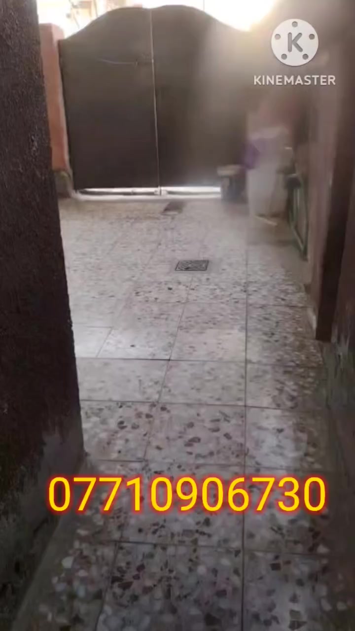 السلام عليكم بيت ١٠٠ متر طابقين ٣ غرف نوم واستقبال وصالة ومطبخ وحمام مشترك وطارمة وتواليت خارجي ومنور وسطحين. 
بغداد الحسينية مال الراشدية منطقة الجريخي بظهر التجاري مباشر. 
منطقة خدمات كاملة وتبليط وارصفة ومقرنص 
السعر ٧٨ فقط 
الاتصال *********** 
ابو الحسن الحسني للعقارات 
متوفر واتساب
