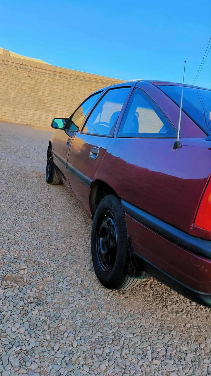 ئۆپڵ ڤیکترا مۆدێل 1991 مەکینە هەژدەی مەرغوب بەشەرتی گێرو مەکینە دەعامی بۆدەعامی بەشەرت abs گەرمی کارەبای هەمووی بەشەرت سەنەوی و وەکالەی ئەسڵی بەتامی ئاڕم *********** لەخزمەت هەموولایەکام
