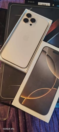 آيفون ١٦ برو ماكس • ٢٥٦ • بطارية ٩٠%