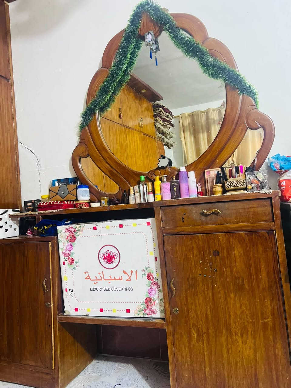 السلام عليكم عندي غرفه عارضها لبيع بسعر مناسب 450الف 
دينار  مكاني خاص تعال


**إذا كنت صاحب هذا الإعلان وتريد حذفه لأي سبب، رجاءا أرسل رسالة إلى الدعم الفني**
