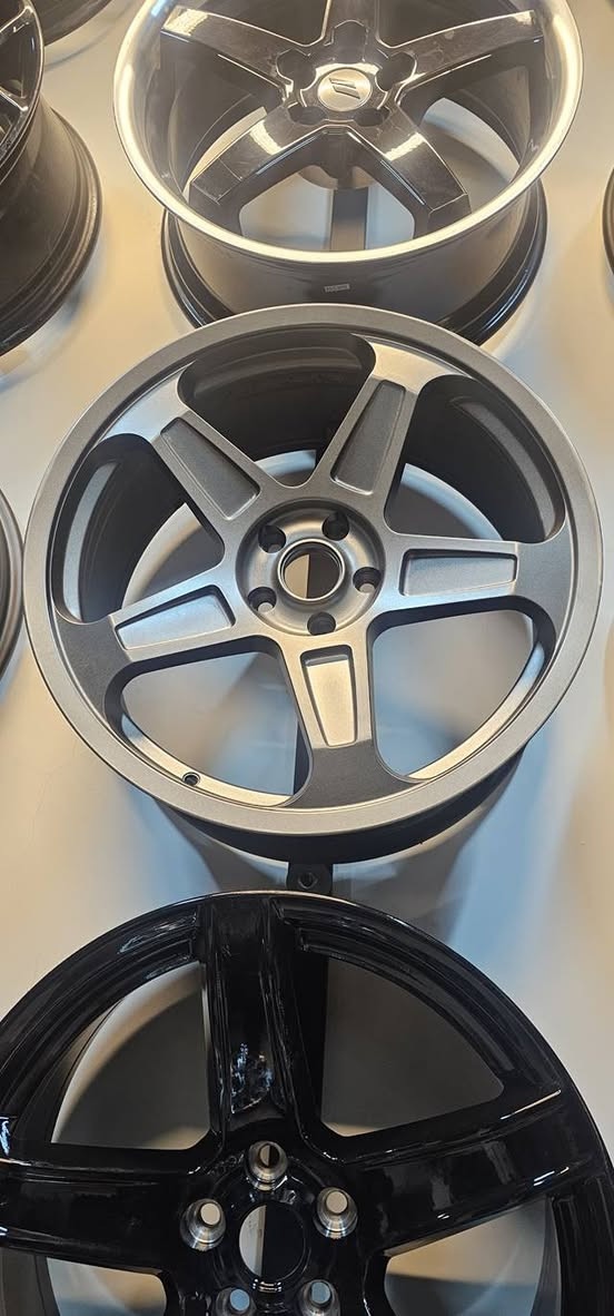 السلام عليكم 
ويلات مستعملات اصليه 
 حجم ٢٠ جارجر 
وقسم جديد 
احمد ورمزي شارع فلسطين 
***********
