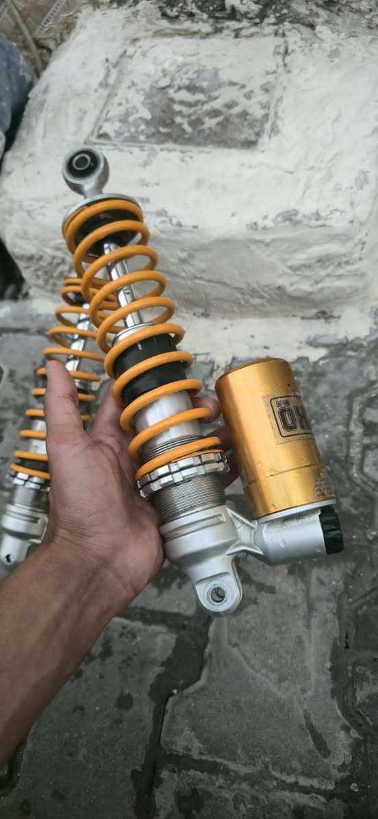 سلام عليكم دبل PCX يرهم للجيل الاول والثاني رياضي من شركة öhlins السعر 150 وبي مجال رقمي خاص ***********
