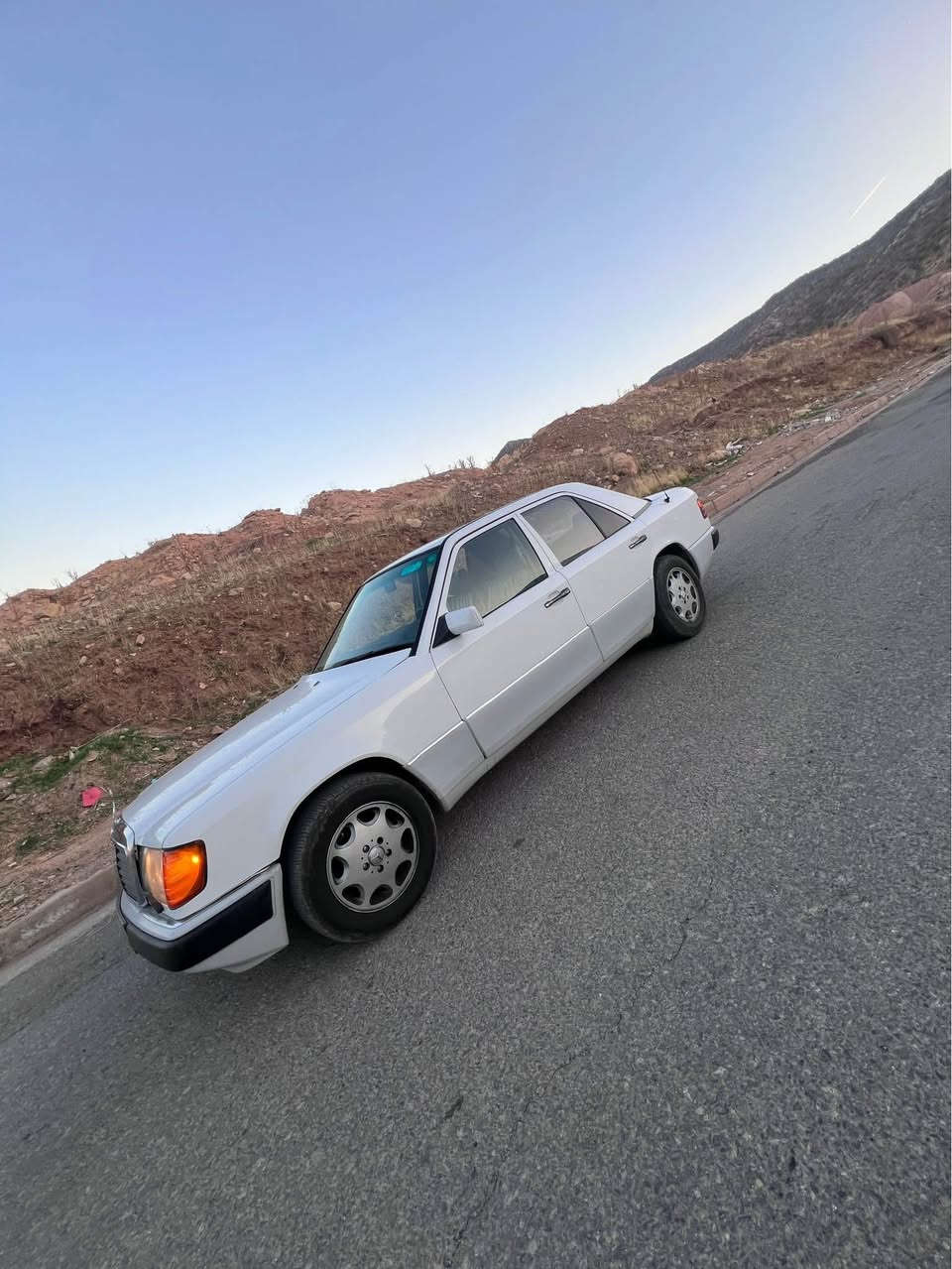 مرسيدس موديل ٨٧ حجم ٢٠٠ محرك وينجي
كير توماتيك و اربع جامات كهربائي 
وكشن جلد و كهربائي 
سياره كير ومحرك وتدفئه بشرط
سياره بدون تبريد 
سياره عام بخه للجماليه فقط
سياره بدون دعم و بدون ضربه 
سياره رقم دهوك وموجوده بدهوك
سياره رقم و سنويه وهزه جديده 
سياره رقم انكليزي رقم طويل باسمي
تحويلها اقل من ساعه ونفس اليوم 
مكانها دهوك وداخل دهوك 
سعرها ٥٧ ورقه 
*********** بيها واتس دهوك, العراق
