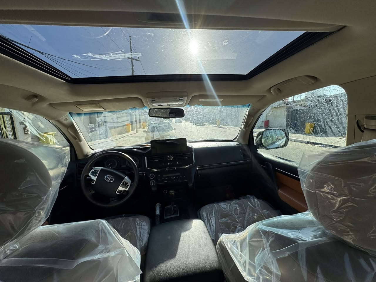 لاندكروز مديل ٢٠١٠ مكفولة سياره فقط ملاحظات بسيطه بيه رقم بصرة تحويل ثاني يوم سياره كلش نظيفه 
للاستفسار اكثر الاتصال على رقم ***********
السعر ٣١٥ وبيه مجال بسيط
