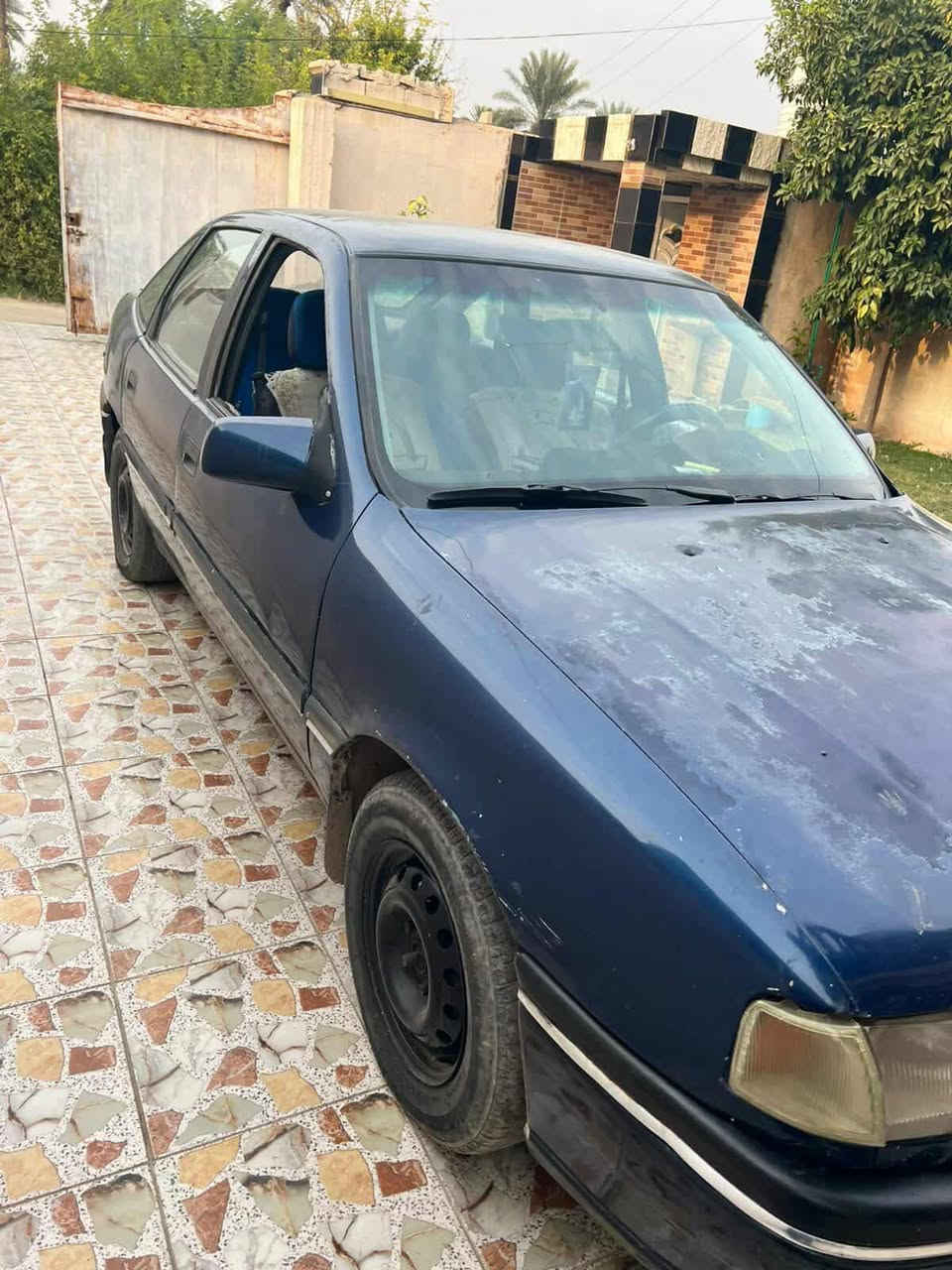 السلام عليكم أوبل فكترا للبيع موديل 1993 محرك 1800 سنويه صاقطه صاحبه الشرعي موجود شرط تحويل سياره بدون خياس  محرك كير مكفولات رقم بغداد مشروع وطني بيه غرامات 250 الف  السعر 25 وبيه مجال مكان السياره صلاح الدين الضلوعيه للاستفسار الاتصال على الرقم ***********
