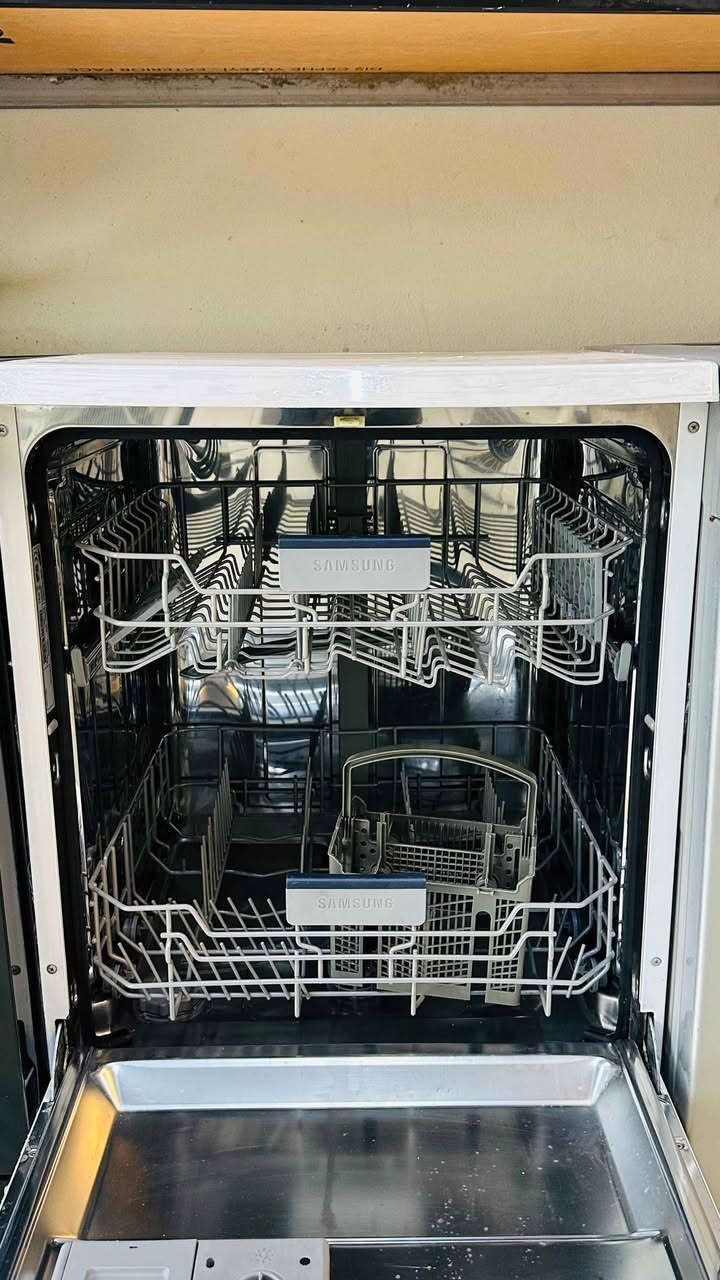 غسالة صحون ماركة سامسونك نظيفة جدا 3مرشات حديثة جدا💥💥💥
السعر 300الف❤️❤️❤️
. موصل الجانب الايسر /حي المثنى 
🌿🌿🌿🎀🌿
الشارع المقابل لمنتزه المثنى
✅شارع عمارة النخيل 
✅وماكس جيم 
✅وازياء النمور 

داخل الفرع بالنزول قرب كراج  غسل السيارات   

(منزلي) لبيع الاثاث المستعمل 
متواجدون من الساعة ال3 الساعة 10 مساءاً 

الاتصال  من بعد  الساعة 2ظهرا  الى 12مساءا 

*********** موصل, نينوى
