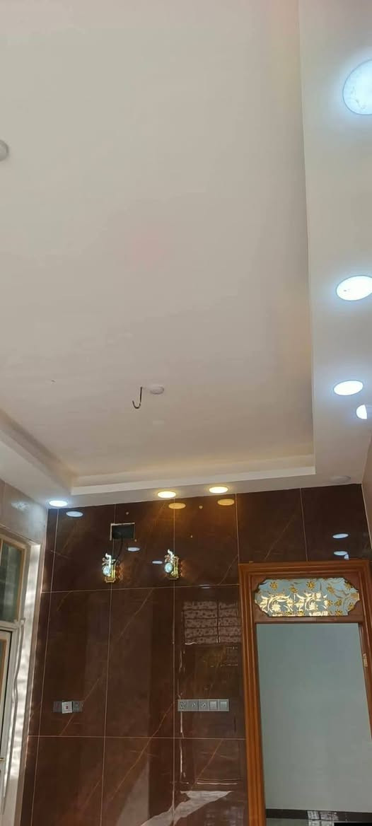 سلام عليكم بيت البيع بحي الوفاء مساحه 50 زيرز بيت سعره 95 وبي مجال اللاستفسار مكتب  بركات ام *********** طابقين بيت
