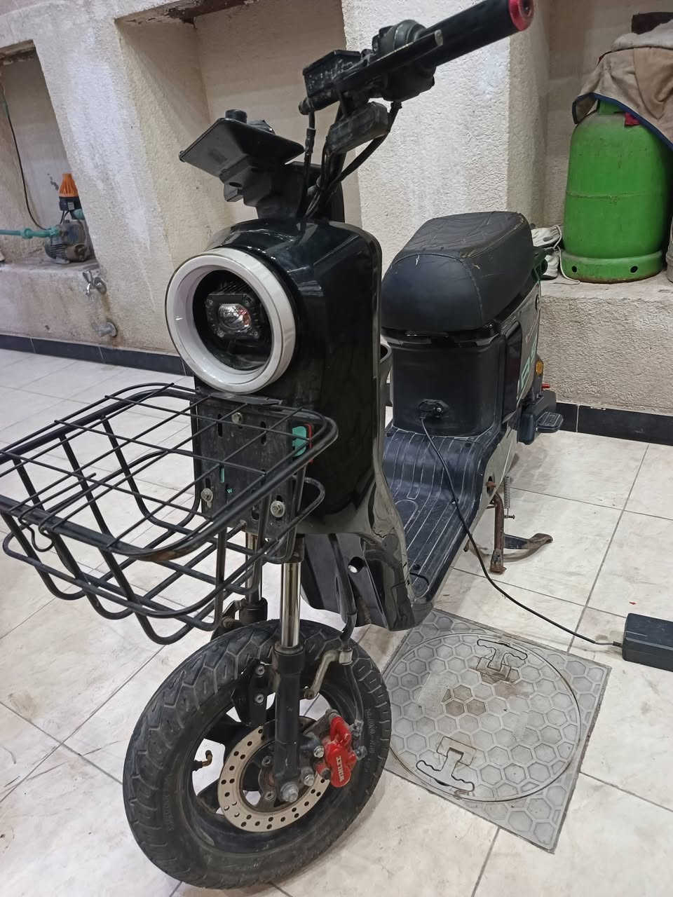 السلام وعليكم دراجه شحن اللبيع كلشي شغال
بيها مامتعوبه بس واحد من بطارياتها تعبان ب 300بيها
مجال بسيط حك الجيه الحيانية التاميم ***********
