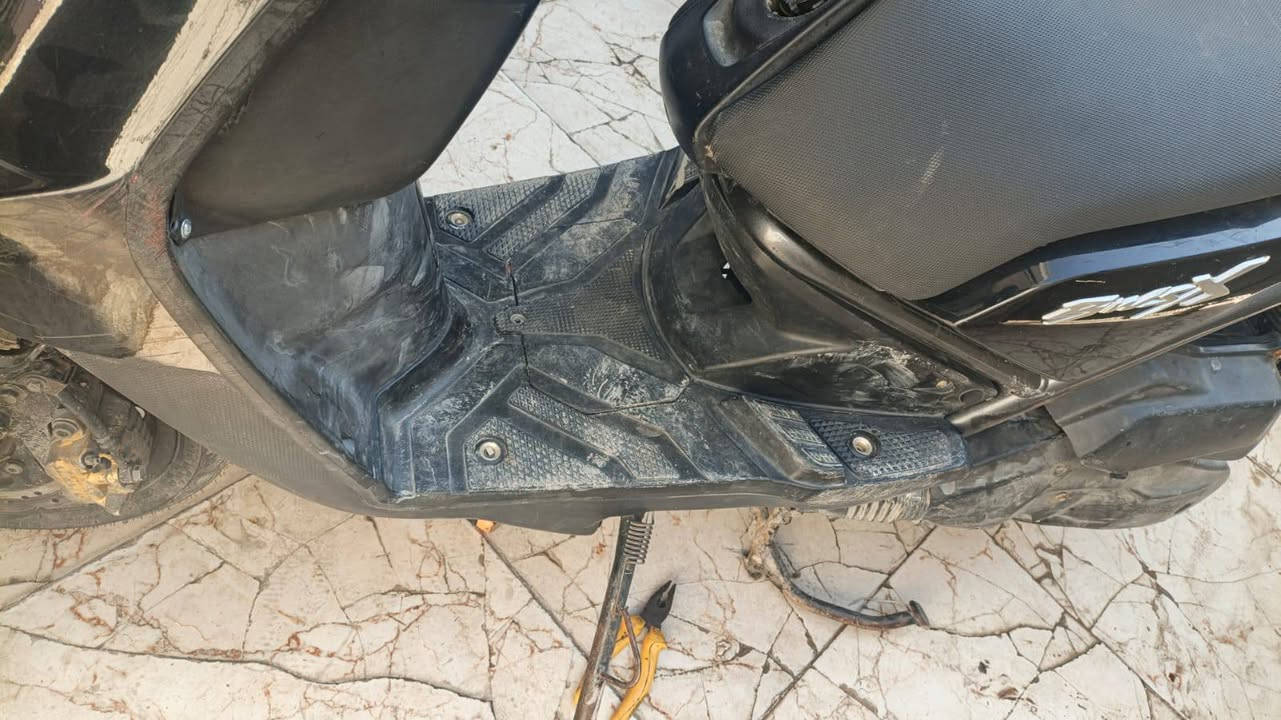 سلام عليكم سكنس جبلي للبيع
الدراجه خير من الله شلعه ومعدل تشك الكاع 
كلجات رياضي كهربائيات شغاله بلاديه 
السعر 800 وبيه مجال 
العنوان بغداد شهداء البياع سوك رضا 
اي ستفسار خاص او اتصل ***********
