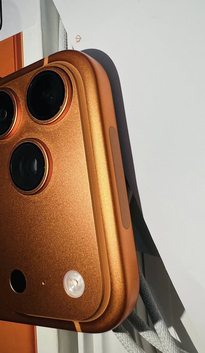 iPhone 17 Pro Max
السلام عليكم ورحمة الله وبركاته 

iPhone 17 Pro Max 
256GB
* ملحقاتة كاملة
* سيمكارت eSIM
* صحة البطارية100🔋
* السعر 1،975،000 بي مجال جدا بسيط
*  للاستفسار ***********
 غير متواجد واتساب وفيس بوك

مكاني بغداد الرصافة
