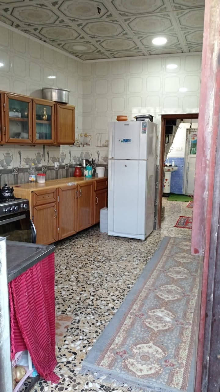 سلام عليكم دار للبيع حي العسكري بستان حسن ماعله مساحه 116 متر طابوك صب كونكريت ***********
