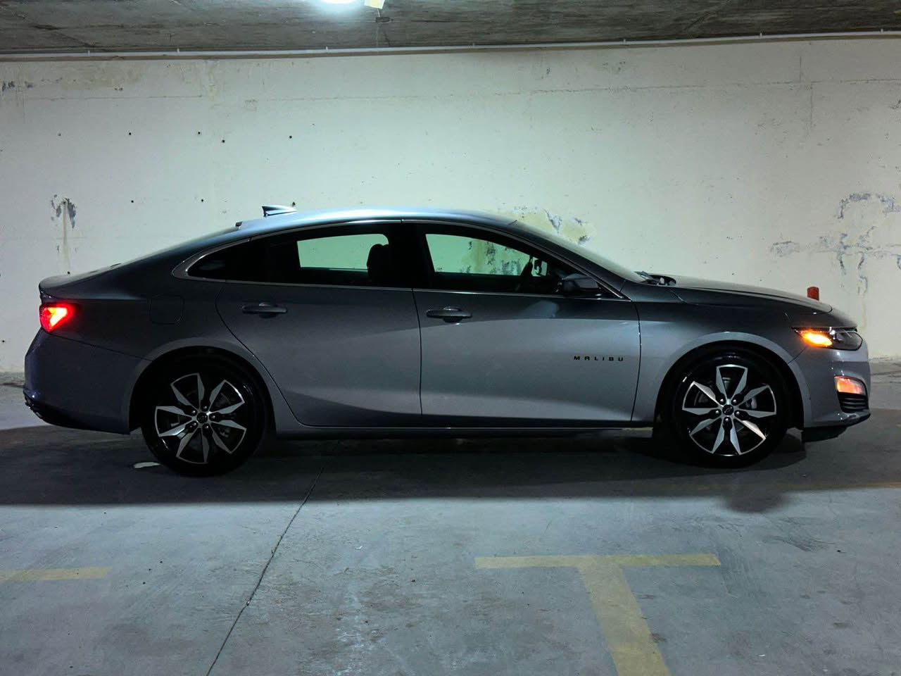 #للبيع
شوفرليت ماليبو  2024 بجم كبس بدون ايرباك
مواصفات RS  بلاك توب 
‭0773 752 2669‬ ‭    0773 752 2669‬
حساسات خلفية
بصمة 
دبل كزوار
كشنات كهرباء 
هاندبريك بصمة
اوتو ستوب
رادار امامي مانع تصادم 
تشغيل عن بعد
رادار تحديد مسار 
رادارات محيطية 
مرايات جانبية كهربائية
نظام Apple CarPlay/Android Auto
تحكمات ستيرن جهتين كاملة
لايتات استشعار AUTO 
عداد رحلات
6 سماعات
‏ABS / EBD
ويل كب رياضي RS بلادي 
تحديد سرعة
كاميرا خلفية 360
و بعد بيها هواي مواصفات
السيارة ترقيم جديد
رقم سليمانية مميز بأسمي 
سنوية الحد 2030 
هزة جديدة
كاملة مكملة تريد تحويل تريد وكاله حاضر اني 
السيارة بجم كبس ايرباكات كلها بلادية على وضع الشركة 
السيارة قطعتين صبغ
فقط صندوق و نص جاملغ خلفي
ضربة خفيفه كلش بدون لا دواخل ولا شاصي ولا حوض كله بشرط 
ماشية 25 الف ميل
مكاني سليمانية السليمانية, العراق
