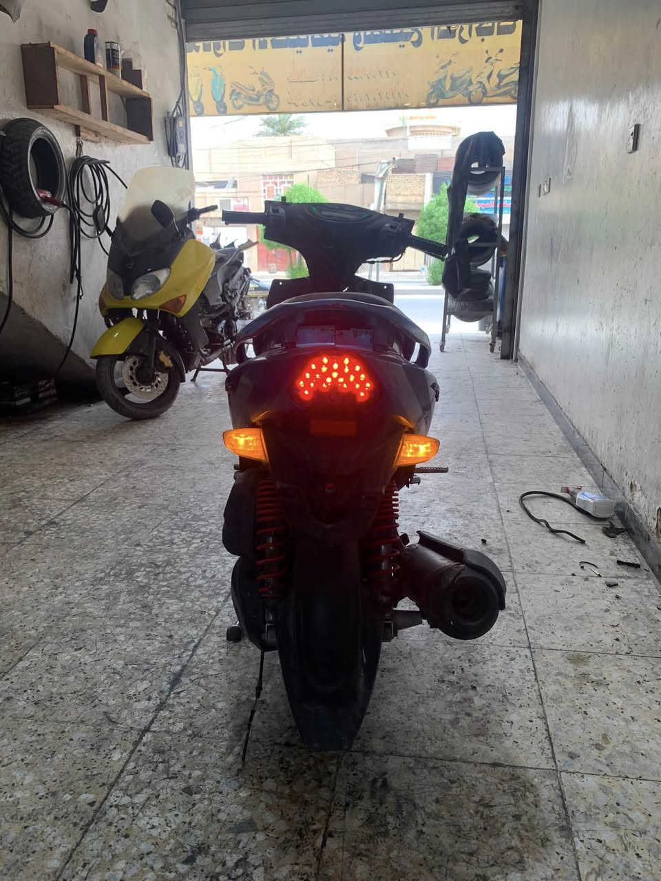 سلام عليكم  المميز GTR دراجه نقصها بجم وحاضن وبيها خمده بس تجفيت جديد اول فتحه الها كهربائيات كلها شغاله مكاني الأورفلي سعرها 350 وبيها مجال قليل حك الجيه *********** او مراوس مستعجل
