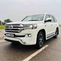 وايت ادشن • ٦ سلندر • ٢٠١٧