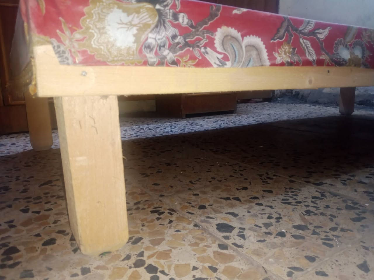 السلام عليكم جرابي نفر واحد عدد ثنين للبيع تسكام خشب صاج جدد استعمال ثلاث اشهر فقط سعر الوحدة 30الف وبيه مجال مكاني الحمزة الغربي ***********

