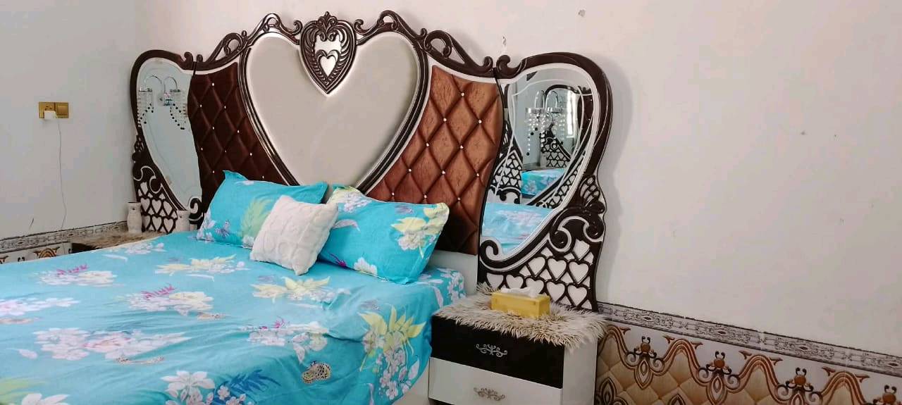 السلام عليكم 
غرفة اخشاب تركي نضيفه مستعمله شي قليل ومناسبه الشراي يتفضل خاص او مراسله عله الوتساب ‏‪***********
المكان 
النجف الاشرف 
قضاء المشخاب 
ناحية القادسيه