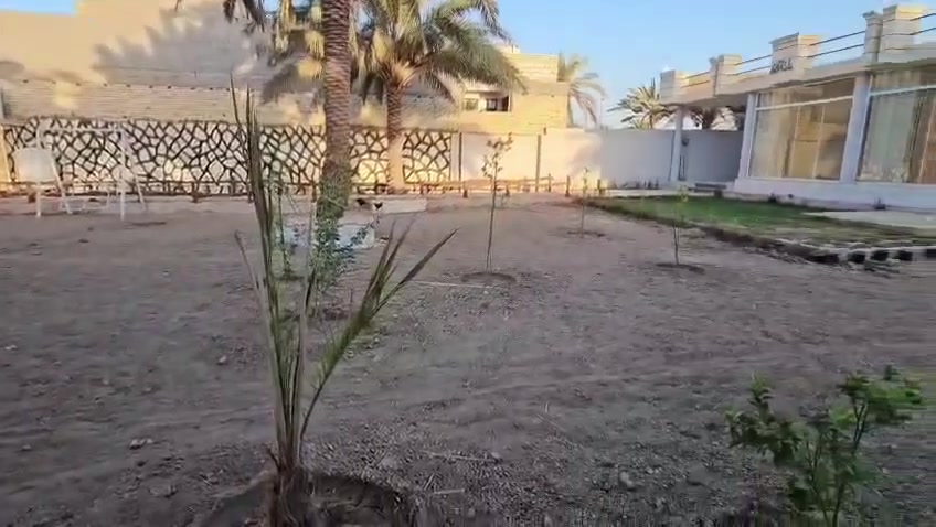 مناااااااااسب جداً 
فلة مساحة 1000م بيه بيت 200م درجة اولى طابو زراعي 25 تحويل مباشر 
كافة الخدمات كهرباء ماء مدراس جامعات مولد ذهبي على الشارع
محتويات البيت 
استقبال خارجي جام خان
درج طابق ثاني 
صاله كبيرة 
غرفتين نوم نضام سويت 
مجمع صحيات 
مطبخ حار بارد 
 تبليط بناء جديد جاهزة وكلش مرتبة من كلشي تعال واگعد
طريق طوريج كربلاء عن الامام 7 كم قرب السيطرة الابراهيمية بالظبط
مكتب عمار الشامي للعقارات  
للاستفسار الاتصال على الرقم التالي 
📞  ‏‬‏  ‪‏‪0783 711 0033‬‏
📩   او مراسلتنا على الماسنجر
