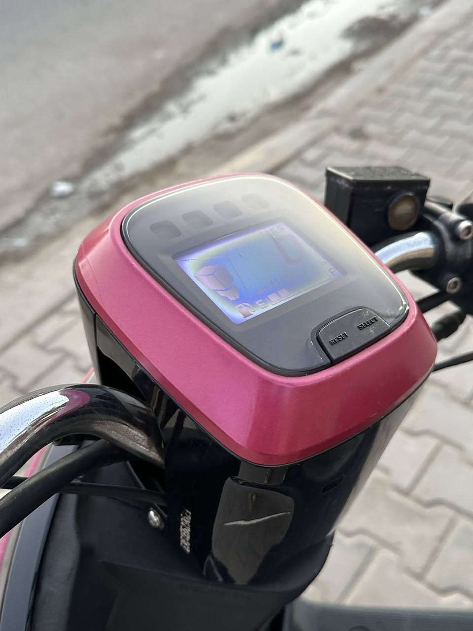 السلام عليكم ماكس بوليسي مسطره للبيع دراجه وكاله كفاله عامه صارلهه4ايام من طالعه وصلهه موجود وشوف بعينك نضافه وبرغي مامبدل  بيهه هذا رقمي رجاء بس شراي يتصل ***********
