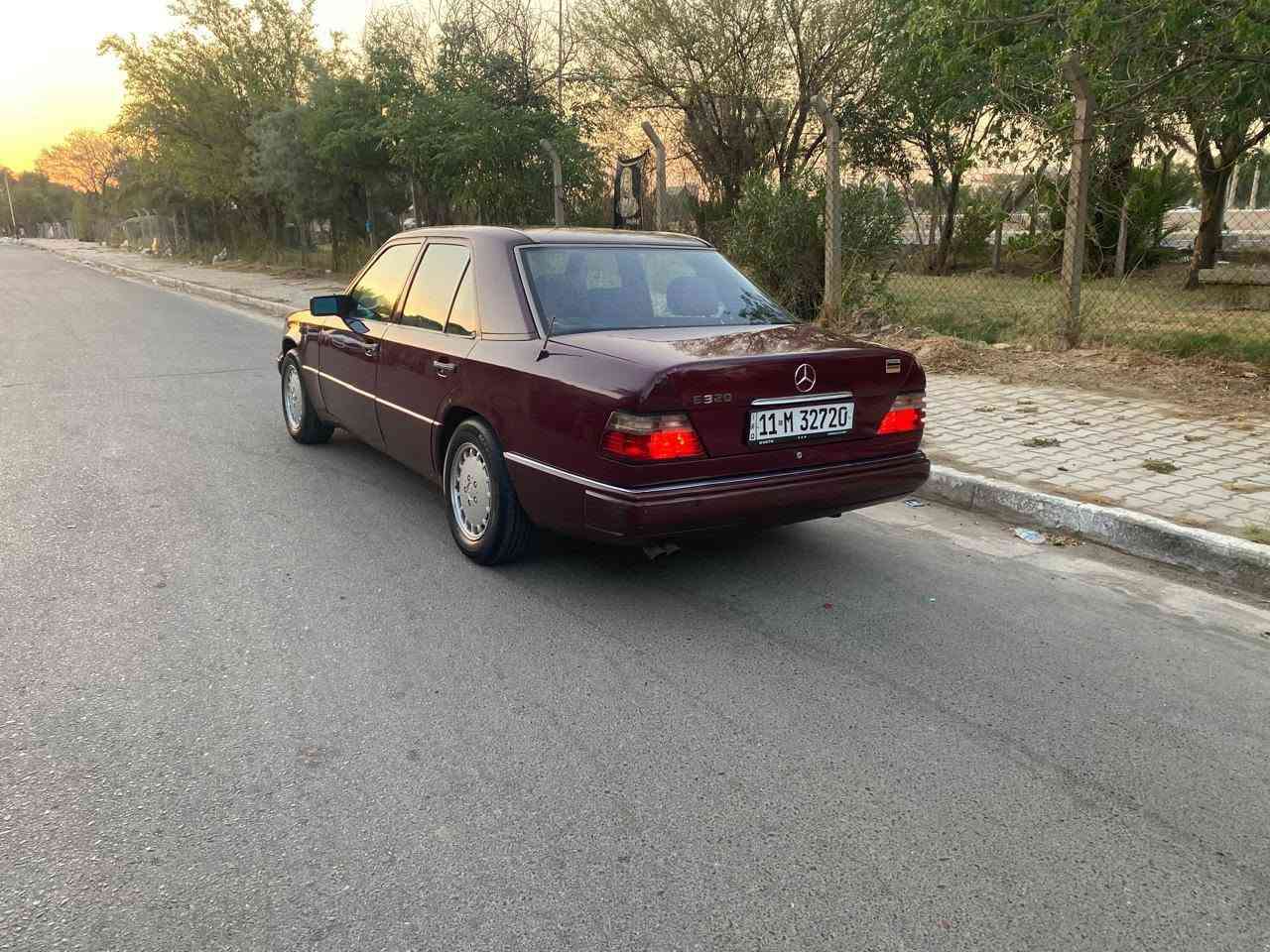 مارسيدس دب موديل 1991
مكينه 320 خراطيم 

منضومه تبريد جديده 

صدر امامي خلفي تخم تاير جديد

رقم بغداد بأسمي

صبغ عام قاعدة دبل السايق معمره 

بيه جاملغ خلفي ايسر بي تصليح فقط

السعر 72

مكان السياره بغداد الجديده

***********
