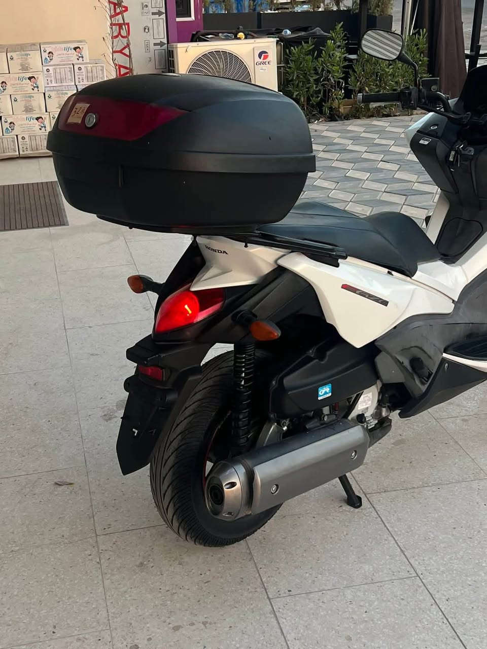 فورزا.  {فاز} 011 اليدور  دراجة اعتمادية ومابيها عطل

⭕️رقم بغداد دولي 

⭕️رقم دولي جديد وهزة جديدة 

⭕️بسمي ثاني يوم احولك شرط التحويل 

⭕️الدراجة بليته اصولية شرط مملعوب بيها 

 

 ⭕️ ماشية42 حقيقي شرط الفحص 

⭕️وياها جنطة اصلية حجم كبير +زعانف جانبية اني فاتحهن (اكو صورتين شادهن )+ تايرات خلفي امامي جدد البارحة شادهن + ادامة عامة للدراجة + دهن امزويل وفلتر جديد 

⭕️الدراجة كلش جديدة حتى عدتها وكتلوكاتها وياها 

⭕️مكينه  ممفتوحه  / كلجات كفاله جويتر واحد ونص  جيب فيترك وتعال افحص على راحتك 

⭕️لون ابيض صدفي   /نضافه ١٠٠٪؜ 

⭕️شلعه معدل قويه / كهربائيات كلها شغال / تراي يخبل ونعومه فول 

⭕️ملاحضه : دراجه حلوه ونضيفه وشرط احلى من الصور  ومداريها جيب  فيتر وتعال كلبها على راحتك 

⭕️سعرها خاص او واتس اب موجود 

⭕️مكاني بغداد  الكاضميه أو جسر الدوار

للاستفسار  :*********** بغداد, العراق
