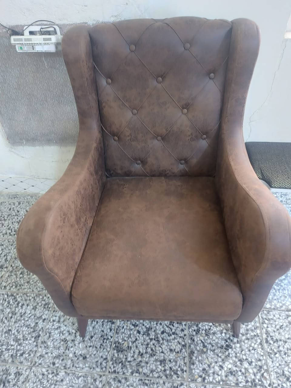 تخم ٥ مقاعد تفصال ب٢٠٠ طباخ استعمال قليل بعده جديد ١٥٠
مكاني بغداد ***********
