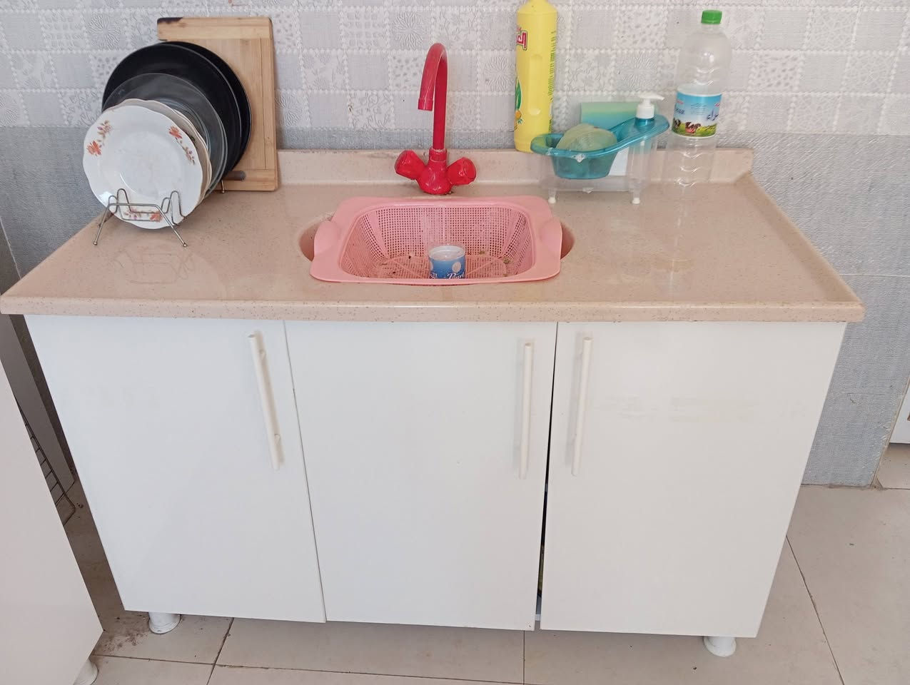 كاونتر مع سنكي
السعر ١٥٠ الف 
الملحق موجود بس واكع يحتاج صيانة فقط
العنوان بابل ابي غرق قرب السيطرة 
***********
