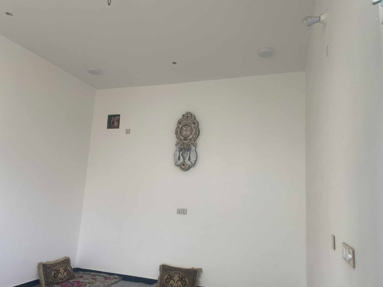 بيت ركن مساحته 357 متر يفتح على متنزه بحي غزه خلف  ال حجي توفيق يتكون من (غرفتين قياس  5 ونص في 4 )(صاله 10 في 4 )(مطبخ 4في 4 )(براني 5في 4) (البراني ثانيه 14 في 5 ) بناء جديد طابوق كونكريت 
للاستفسار مراجعة مكتب عقارات الفنار مجاور مستشفى الخضر العام (***********)
