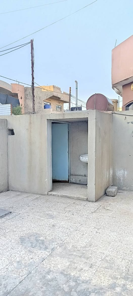 دار للايجار حي الصحه بالقرب من مرطبات الصفار
مساحة الدار 150متر طابق ونص 
3 غرفه نوم  هول حمام مطبخ استقبال 
للاستفسار الاتصال على الرقم 
 ***********
