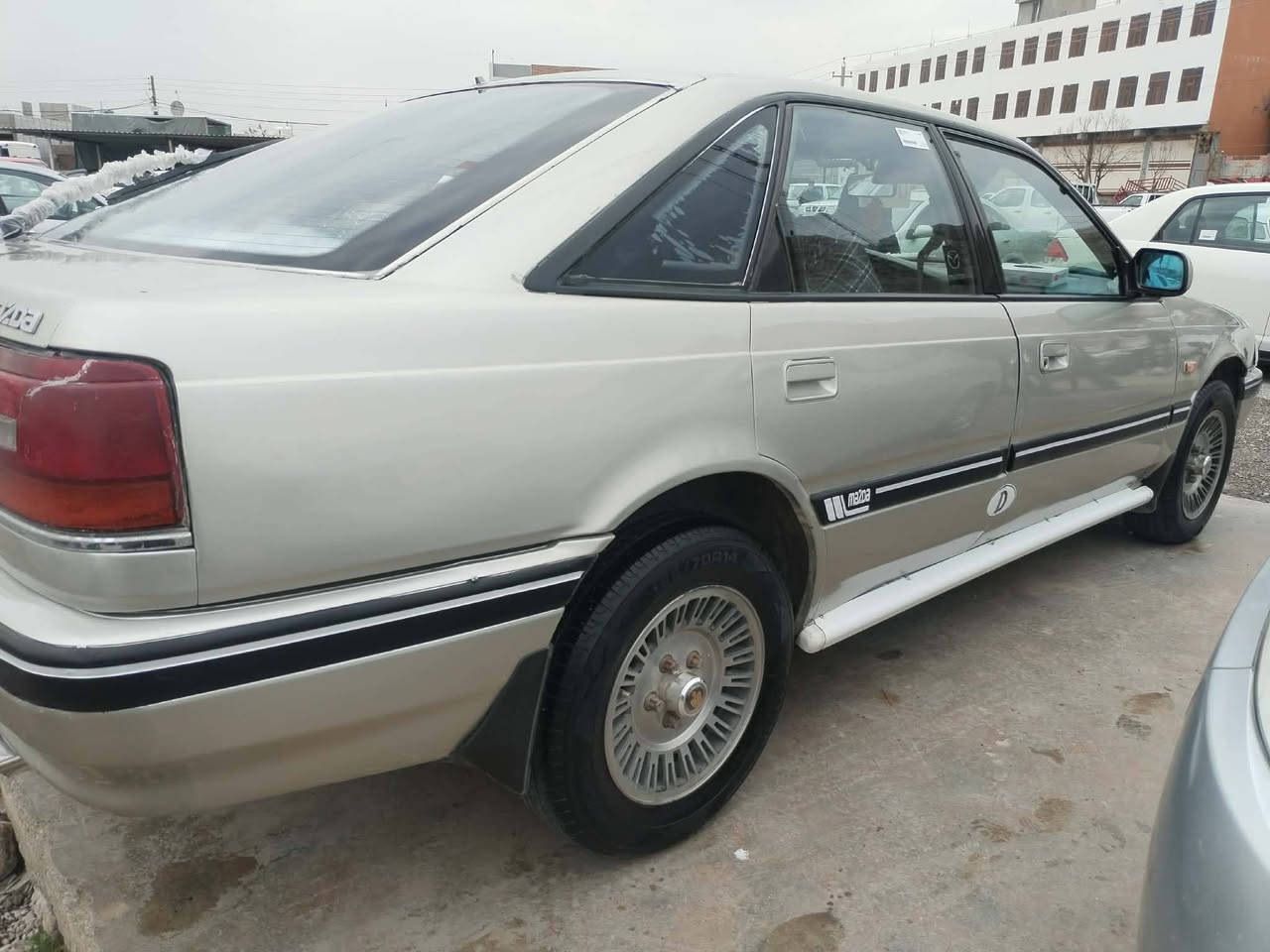 سڵاو لە ئە دمین
مازدا دوانزە وبە خ ئاڕمی پالا سیکی سلئ مانی
نمونە یە گئرو مە کینە و کارە باهی بە شە رت داعمو
لئدراوی نییە خایهیساتی نییە موسو بڕاوە و پە وە لیاتبە شە رت
سئعری  29 مە جالئکی برایانە
شوئن سە یسادق
***********
