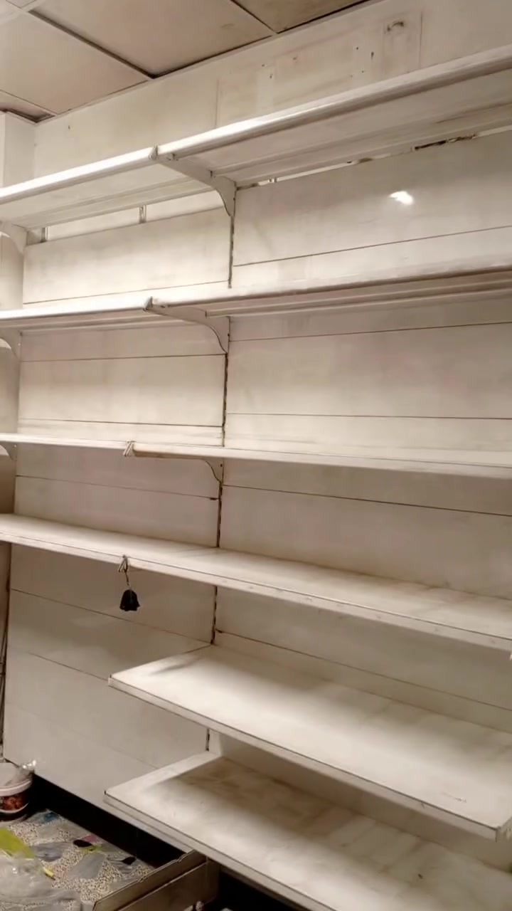 رفوف مع ميز مكتبي للبيع تجهيز كامل لمحل 4×3 العنوان بغداد الحبيبه والسعر مناسب والشراي يدلل الي يحب يتواصل وياي على هذا الحساب


**إذا كنت صاحب هذا الإعلان وتريد حذفه لأي سبب، رجاءا أرسل رسالة إلى الدعم الفني**