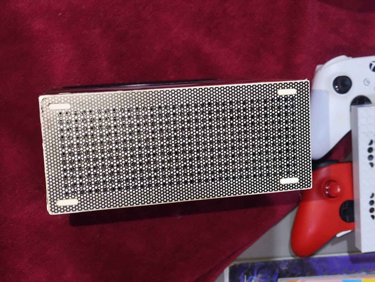 اكسبوكس سيريس اس ذاكرة 512 ويا يدتين بس بيهن ال RT وحدة والثانية LT ميشتغلن يم اي مصلح ب5 يسووهن والحمرة الكسر البيهة مماثر ايشي عاليدة شغالة من عدة المشكلة الي وصفتها الجهاز نضيف وبي فلاتر عن التراب وممفتوح منة برغي ويا فان تبريد ومغلف حماية تگدر تشيل التغليف بس الجهاز نصافتة 90/100 ما بي اي مشاكل لا لاك لا تقطع ضمان اي مشكلة يطلع بالجهاز يرجع الجهاز رايدة ب375 وبي مجال حك الشراي وبالخدمة مكاني بصرة رقمي ***********
