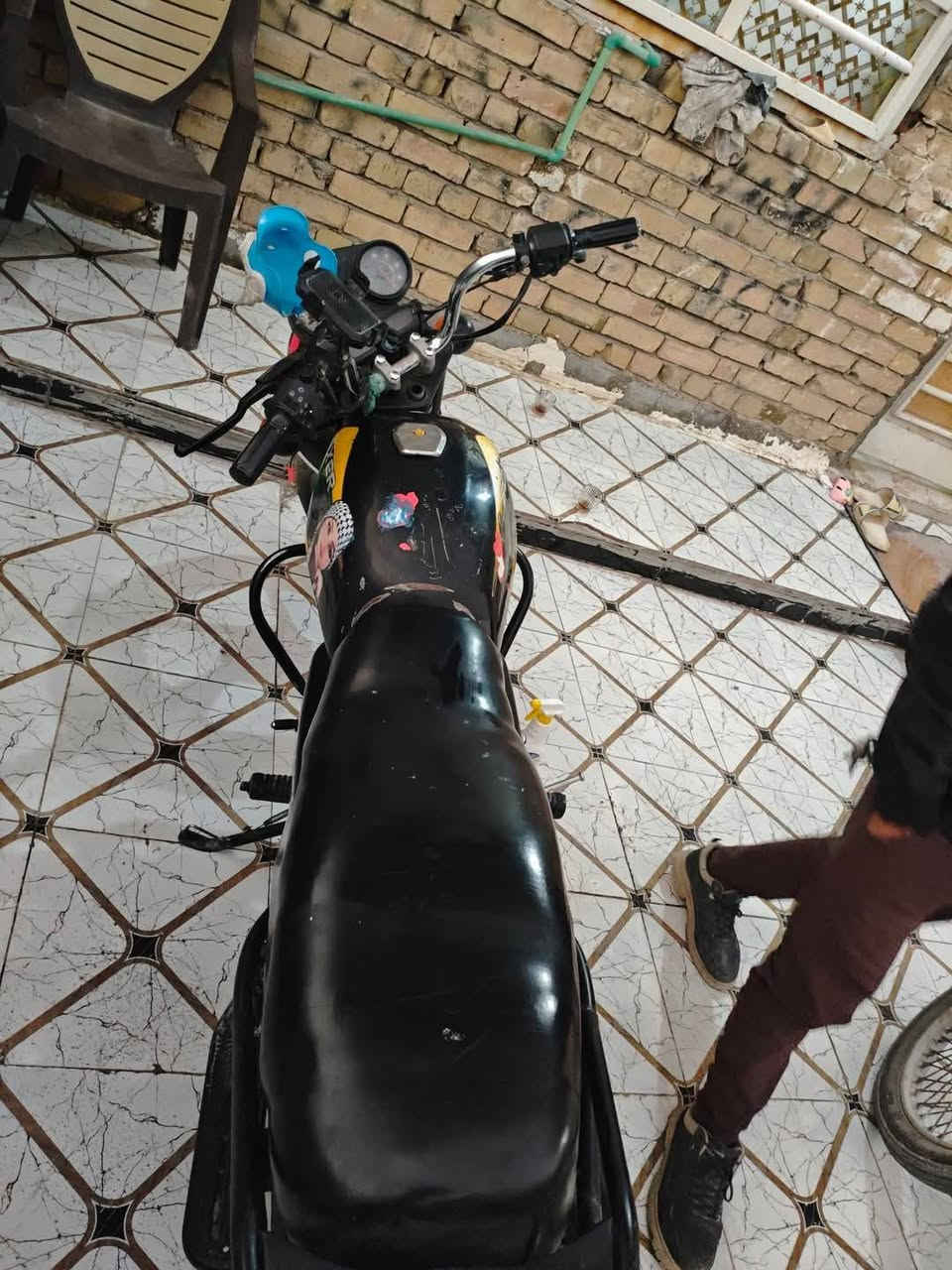 سلام عليكم بوكسر 23 ملاحضه مراوس ايراني عادي تجفيت باجاج شركه وكاله كفاله من تنقيص وتبخير بعدهي عل سحك مكينه هاون شلعه ومعدل خير من الله بيها كهربائيات كلشي شغال بيها نقوصات مامبينات إشارة تك نقص ولايت مكسور بس يمشي وعداد مكسور مال كيلو متر والثاني يشتغل وصفاحيه تك هذن نقوصات حلال وحرام باتري جديد اوراق استنساخ مگمركه ماشي بيها سعر 575 وبيها مجال بسيط مكاني بغداد شعب حي اور
***********
