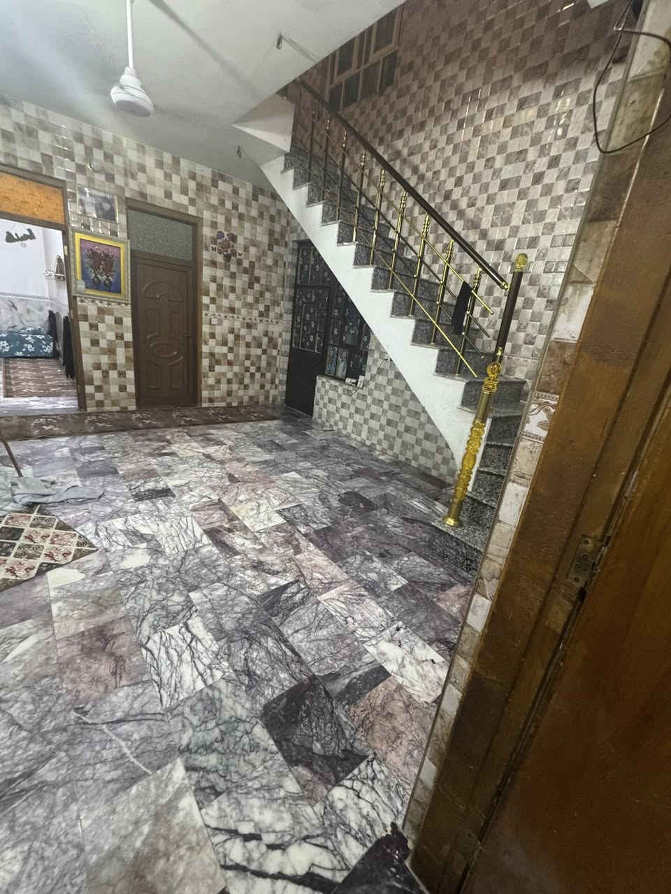 دار للبيع مدينة الصدر الاورفلي
فرع مدرسة الآفاق مساحة 200 متر طابقين 
طابق الأول /  كراج حمام خارجي +استقبال +مطبخ +صالة +غرفتين نوم + حمام داخلي 
طابق ثاني / 4 غرف نوم + حمام داخلي 
+ بيتونه كبيرة + سطح كبير سطح صغير 
 يحتوي على منورين 
ملاحظة : تترك سبالت عدد ٣ حجمهم ٣ طن 
وايضاً سبلت ٢ طن 
وايضاً تانكيات الماء عدد ٢ ابو ١٠٠٠
وايضاً تترك منظومة كاميرات 
واشياء أخرى …


**إذا كنت صاحب هذا الإعلان وتريد حذفه لأي سبب، رجاءا أرسل رسالة إلى الدعم الفني**