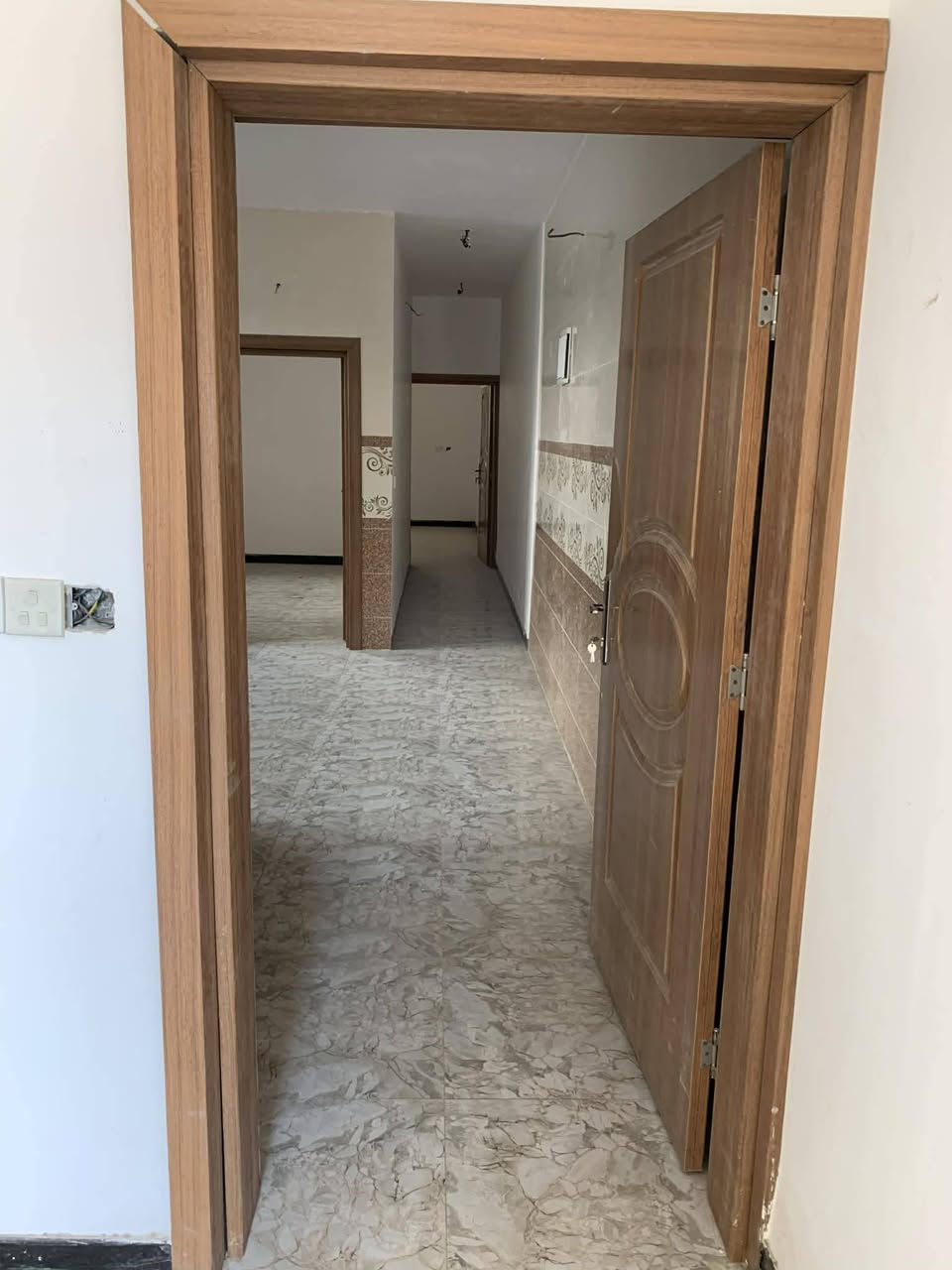 للايجار في السيدية
مشتمل طابق اول مساحة 150م معزول عزل تام 
يحتوي على غرفتين وصالة ومطبخ وصحيات 
سعر الايجار 600
للاستفسار مراجعة مكتب الكرم  للعقار 
او الاتصال على الارقام التاليه 
***********
