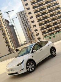 تيسلا موديل y  بسعر مناسب 2023  ماشيه ٢٧ دبل ماطور  بدون ايرباك داخل ا...
