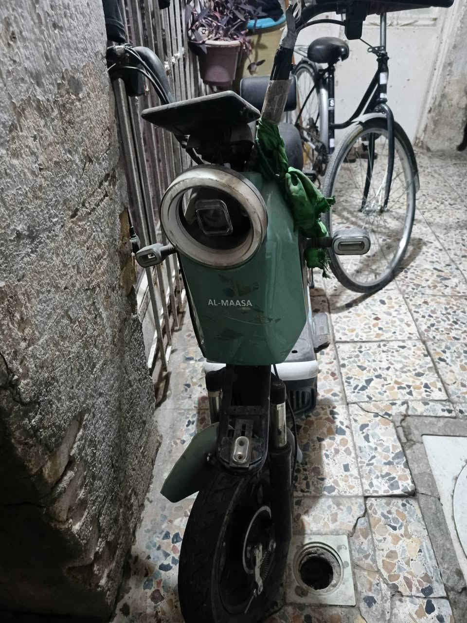 السلام عليكم عندي دراجه شحن عطلهه بطاريات فقط 2 عطلة السعر 150 المكان البياع الشرطه الخامسة ‏‪***********‬‏ بي واتساب فقط
